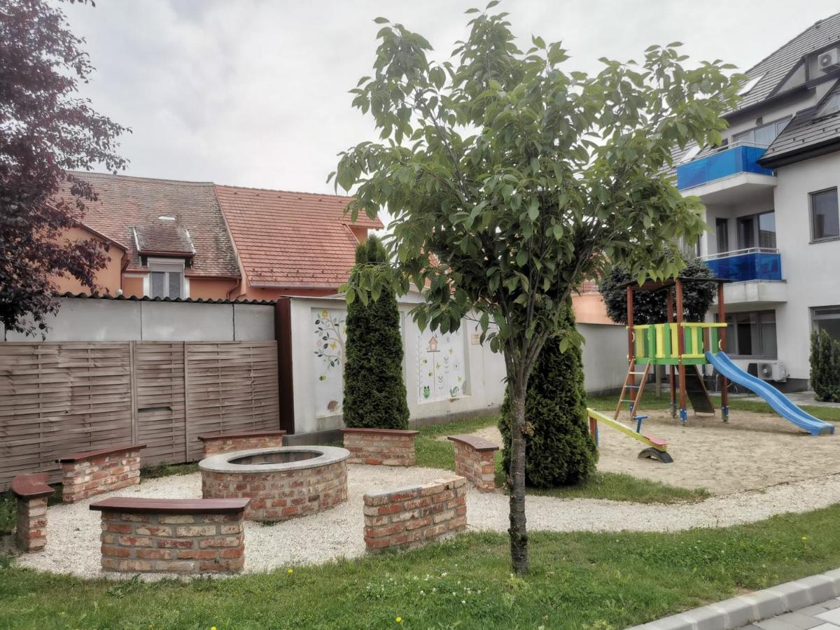 Szabo Lux Apartman Sarvar Luaran gambar